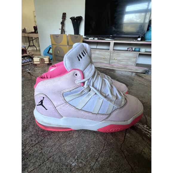 Jordan Max Aura Pink White Athletic Shoes Women's 5.5 (4Y) AQ9249-601 - Picture 3 of 5